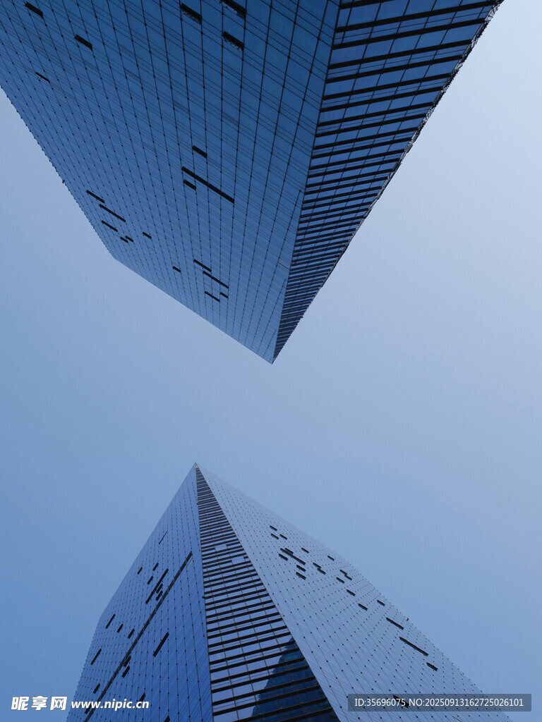 仰觀都市摩天大樓