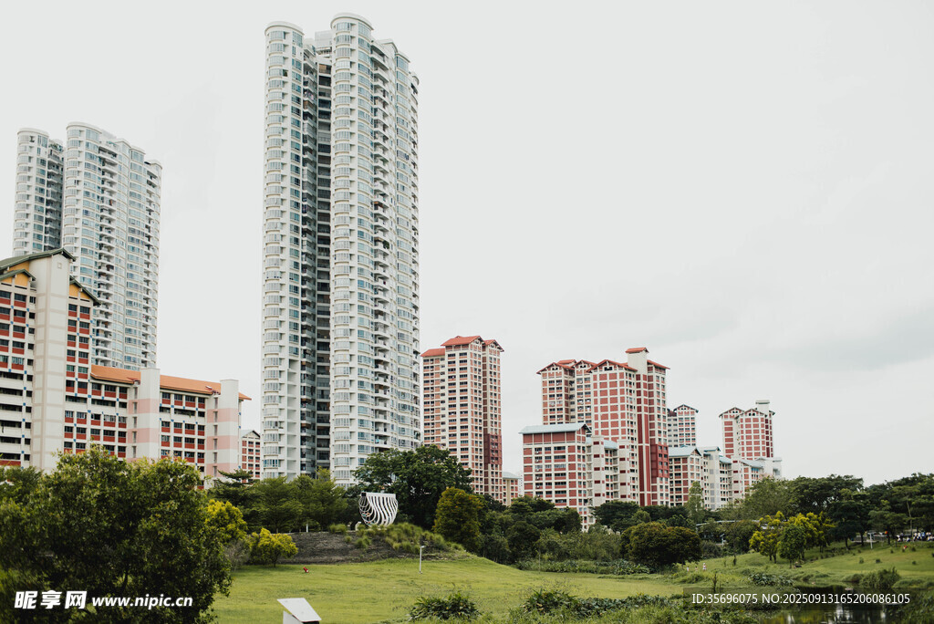 城市高樓與綠地景觀