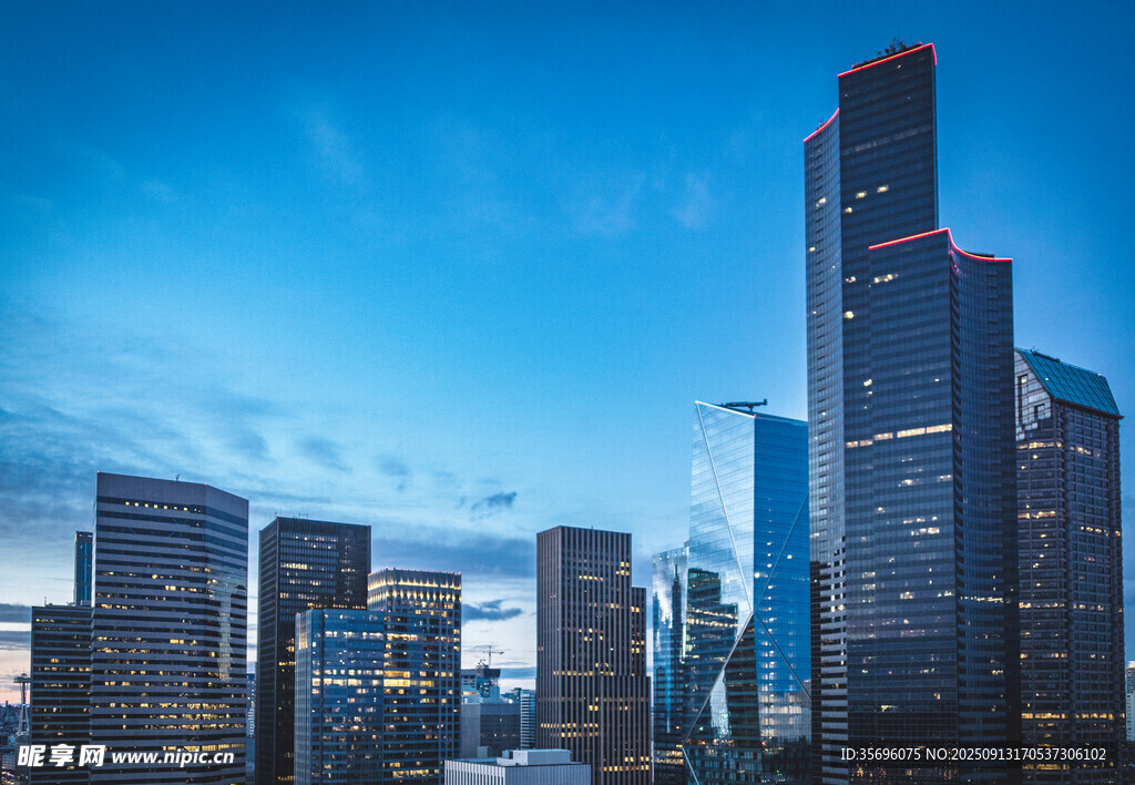 都市璀璨夜景高樓大廈