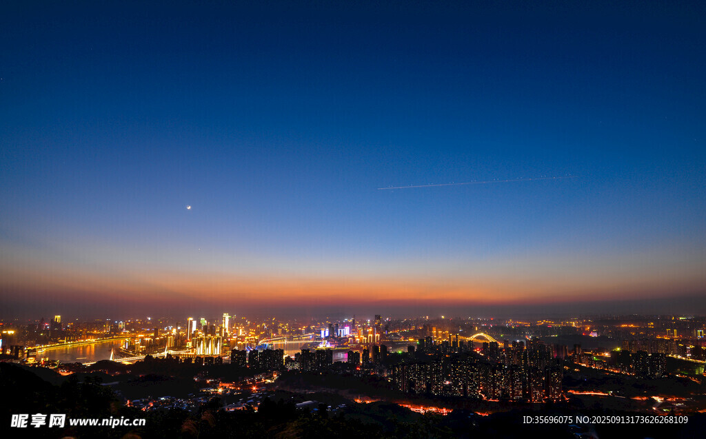 城市黃昏夜景全景