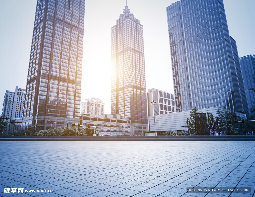 都市陽光下的現(xiàn)代建筑群