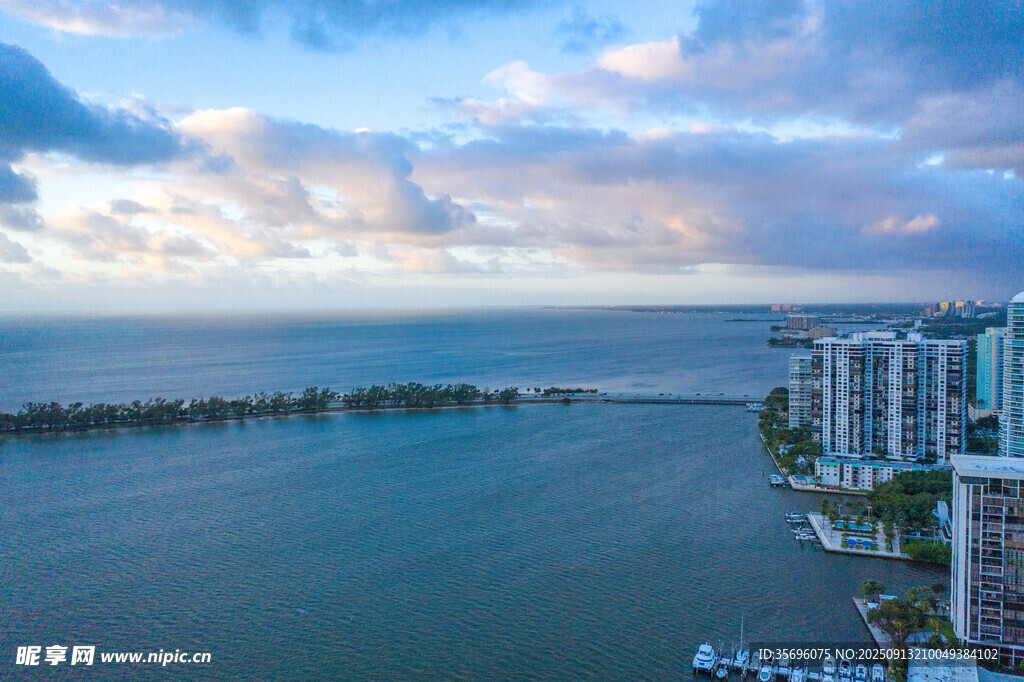 海濱城市美麗天際線景觀