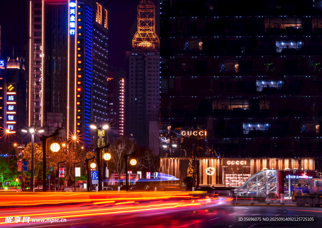 都市璀璨夜景車流光影