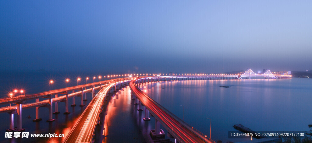 夜幕下的跨海大橋美景