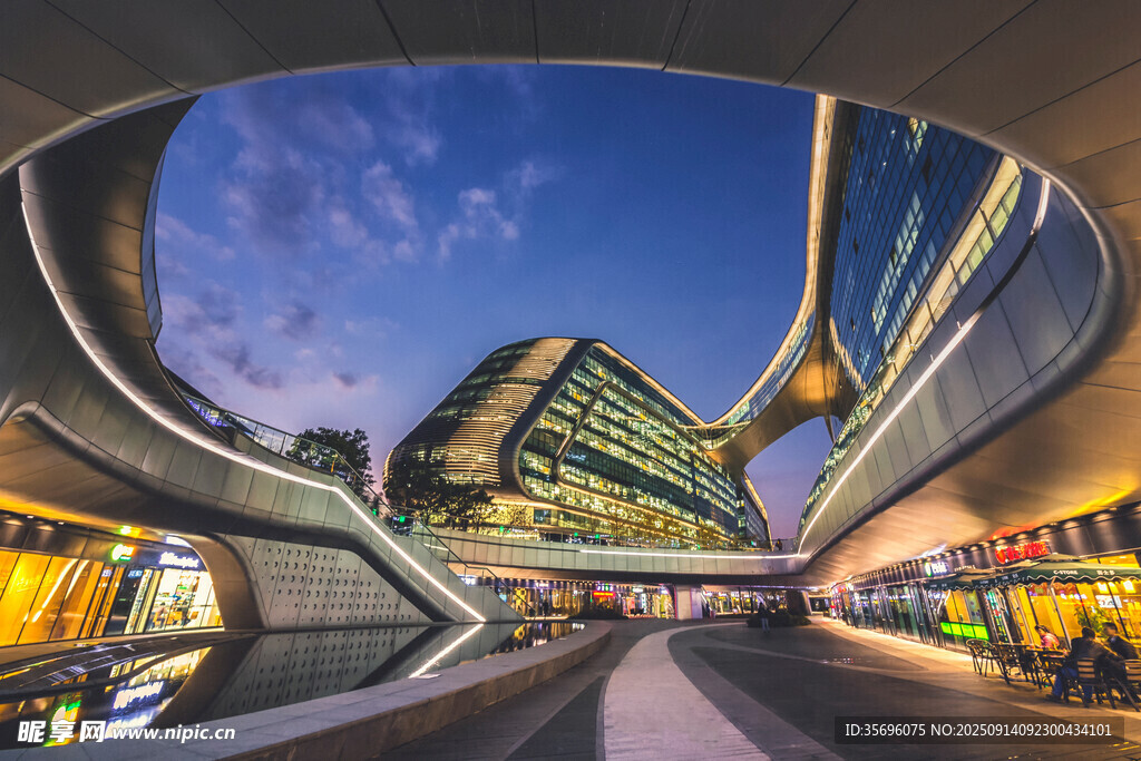 未來感城市建筑夜景風(fēng)光
