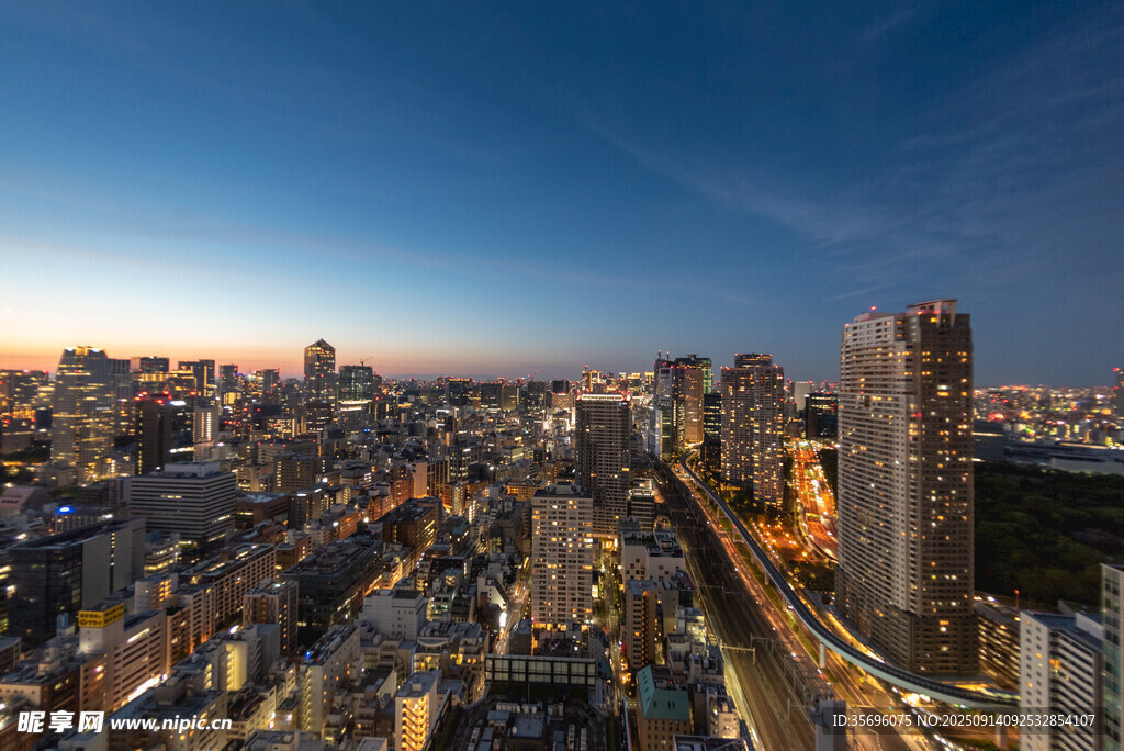 城市夜景俯瞰圖