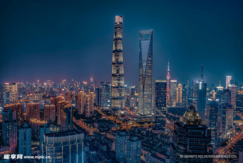 上海璀璨夜景摩天大樓群