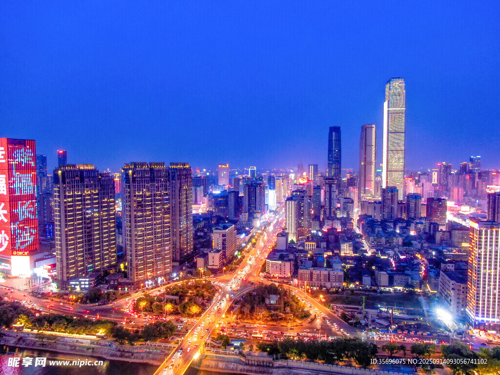 繁華都市夜景俯瞰圖