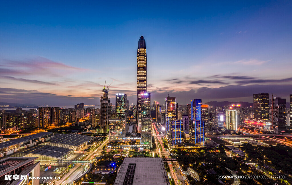 城市夜景中的摩天大樓
