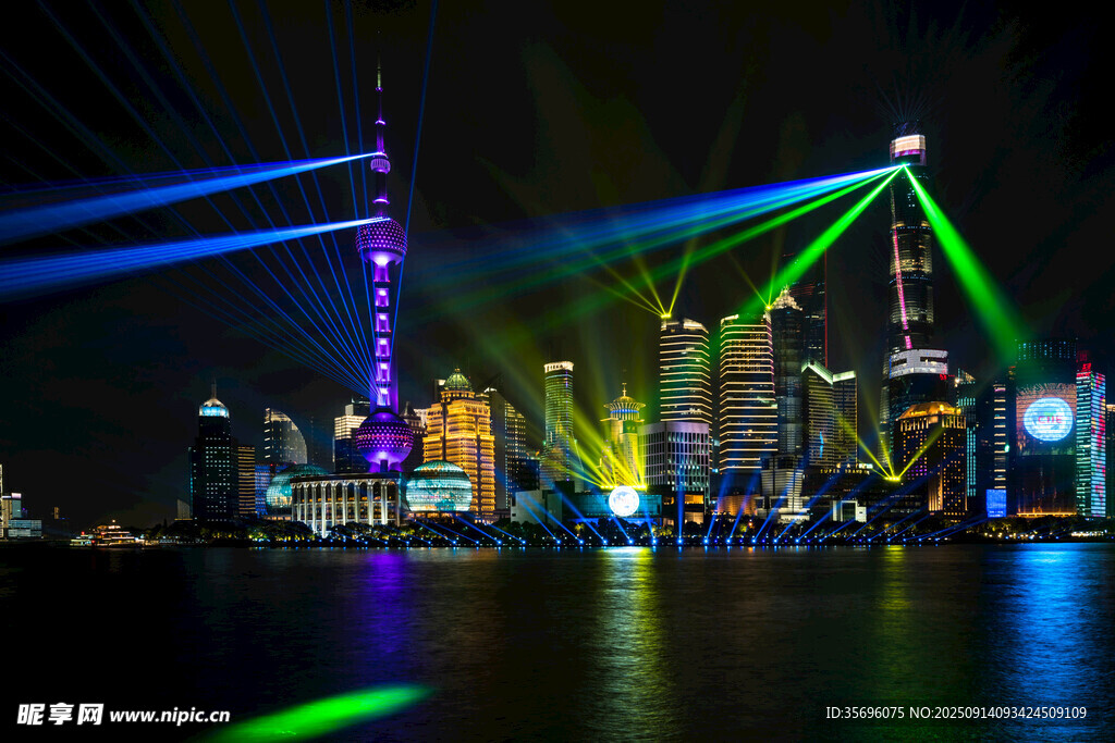 上海外灘絢麗燈光秀夜景