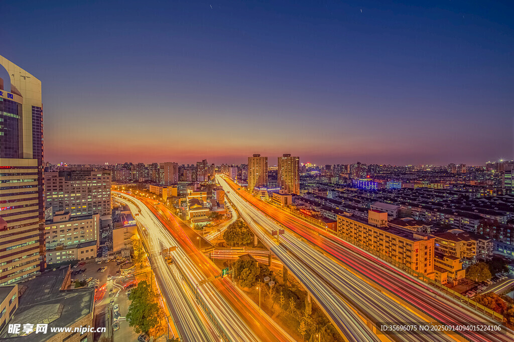 城市黃昏交通景觀