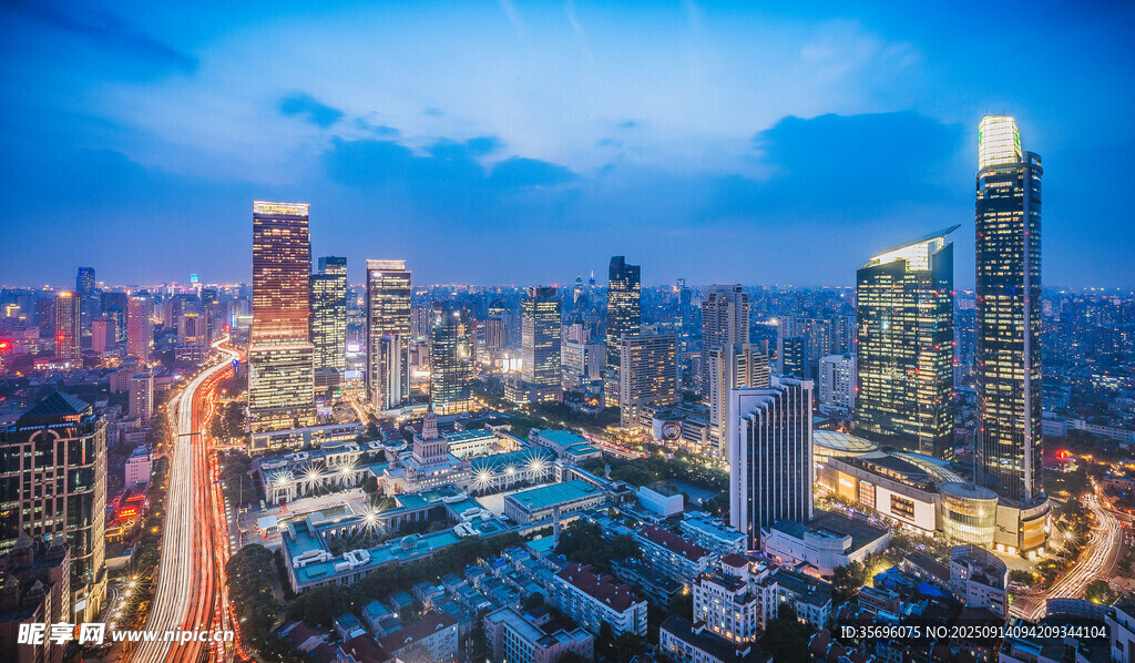繁華都市夜景俯瞰圖