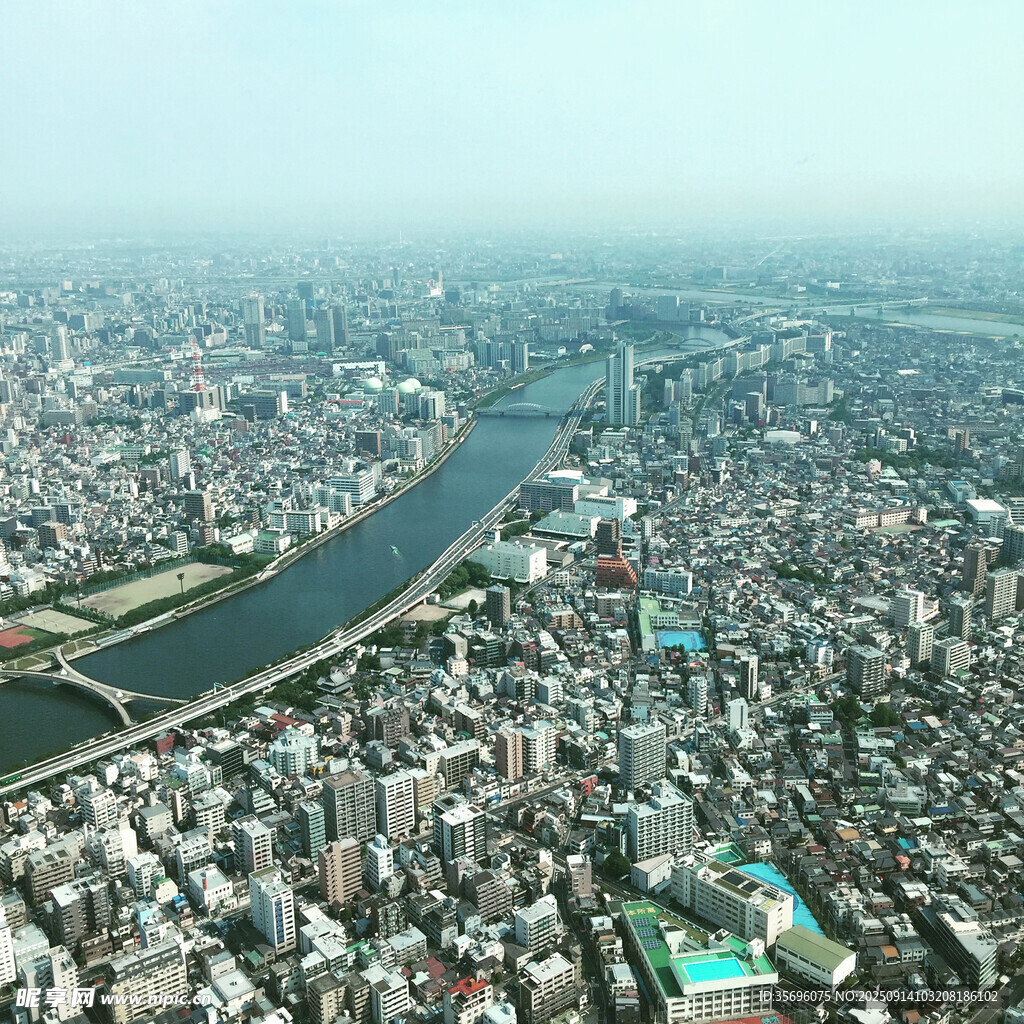 俯瞰繁華都市景觀