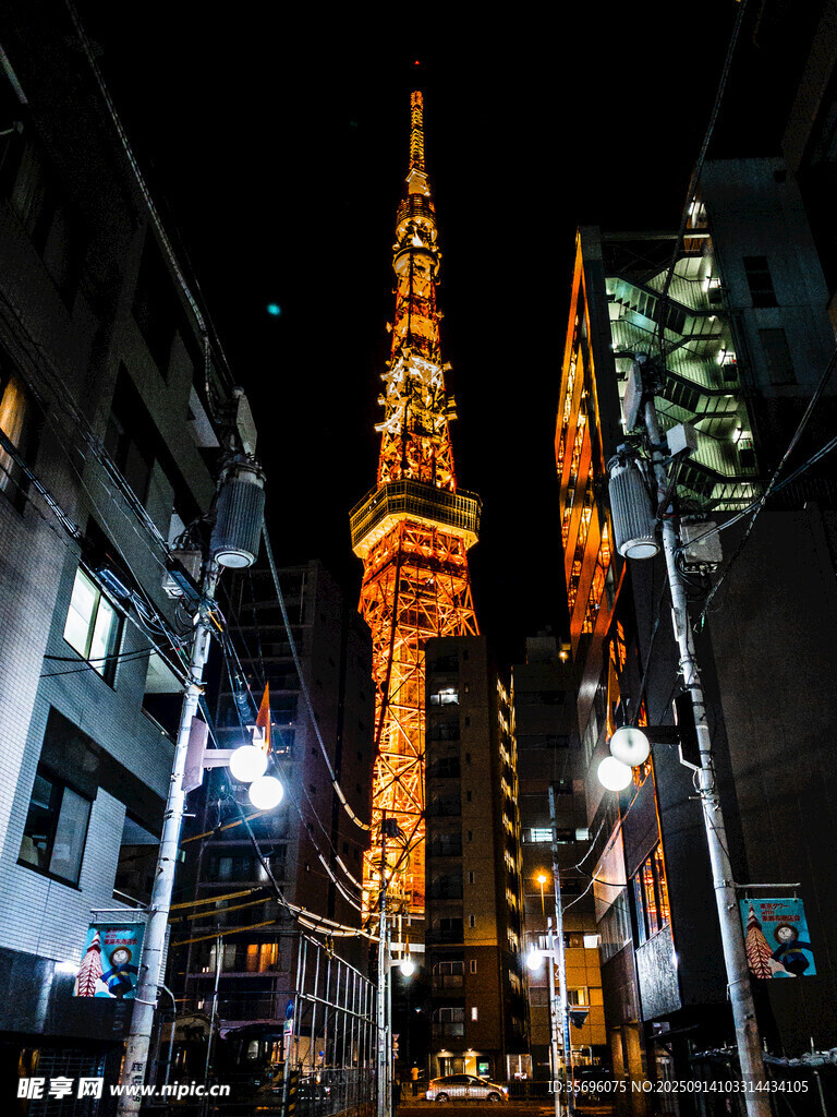 東京夜景中的璀璨塔景