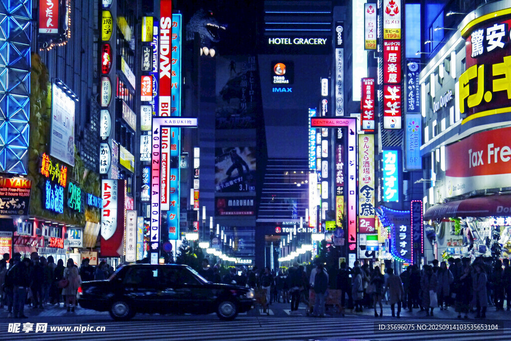 繁華都市夜景街頭