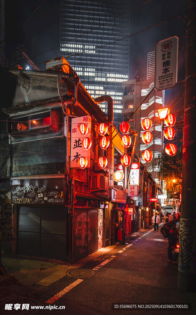 霓虹閃爍的傳統(tǒng)街巷
