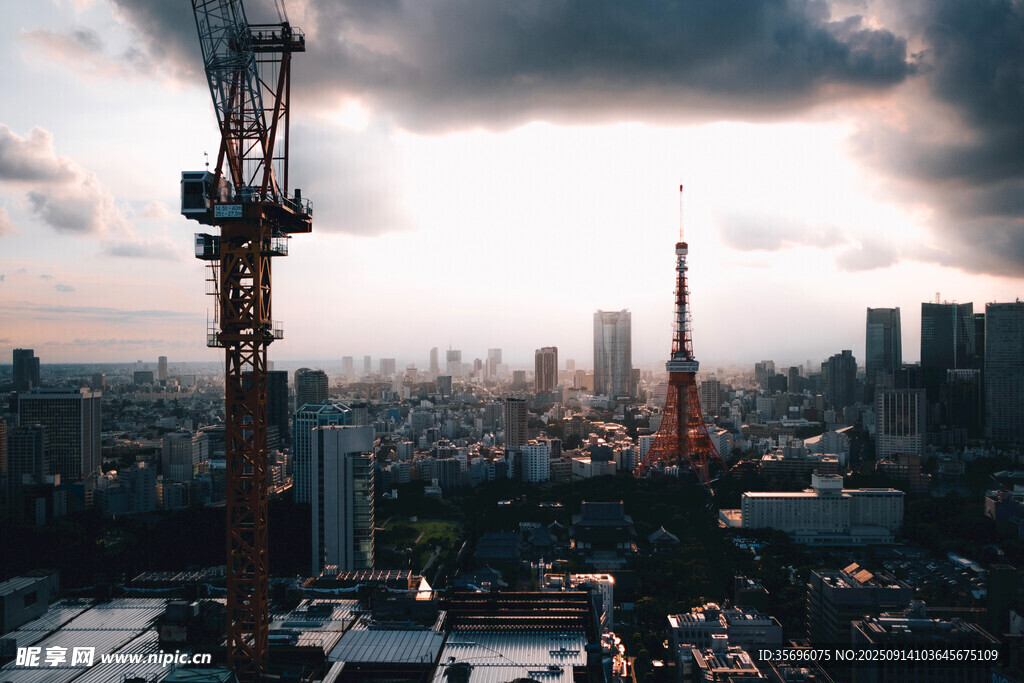 城市建筑工地與天際線景觀