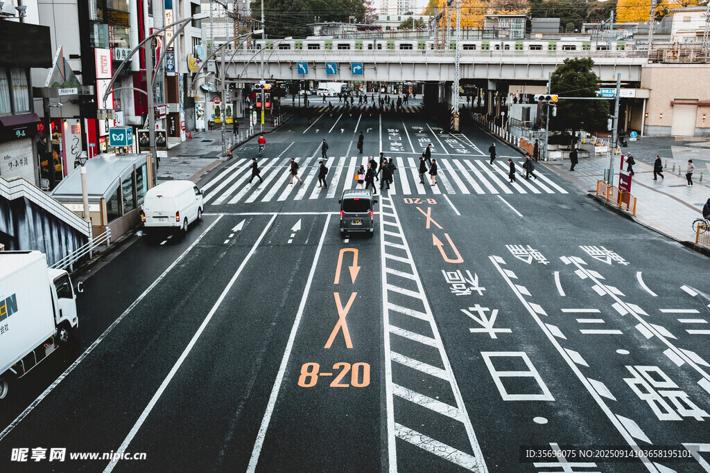 城市街道交通標(biāo)線景觀