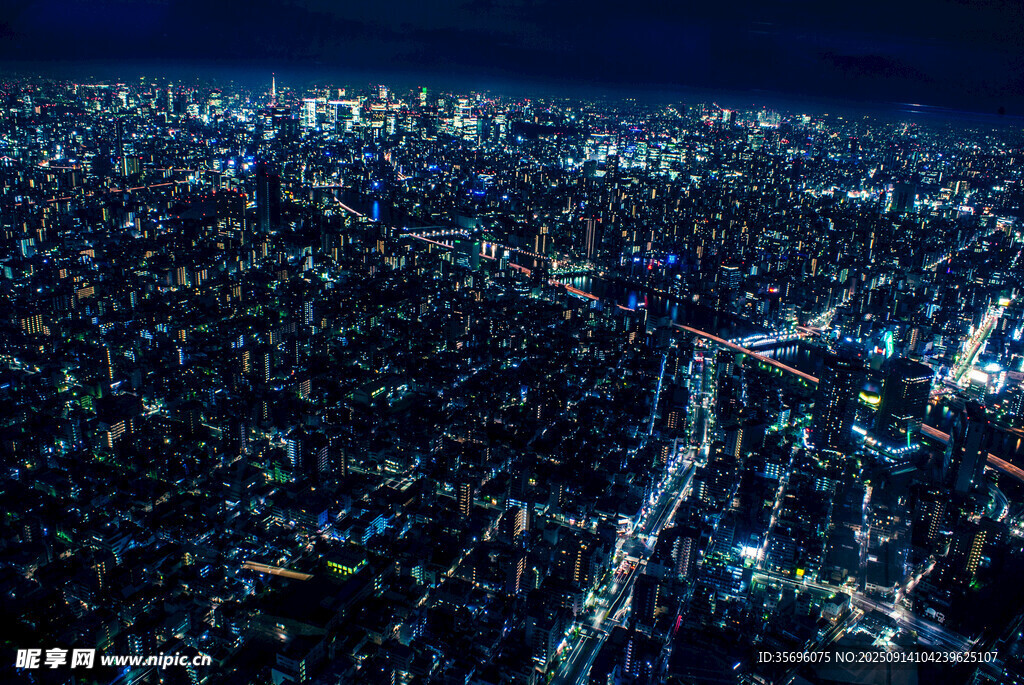 璀璨都市夜景俯瞰圖