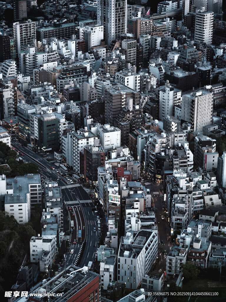 俯瞰繁華都市建筑群