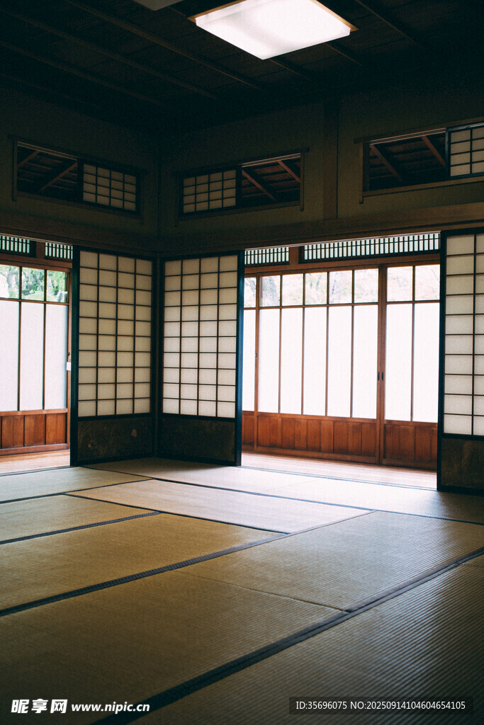 日式榻榻米房間室內(nèi)景象