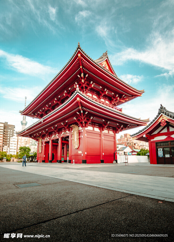 日本傳統(tǒng)紅色古建筑景觀