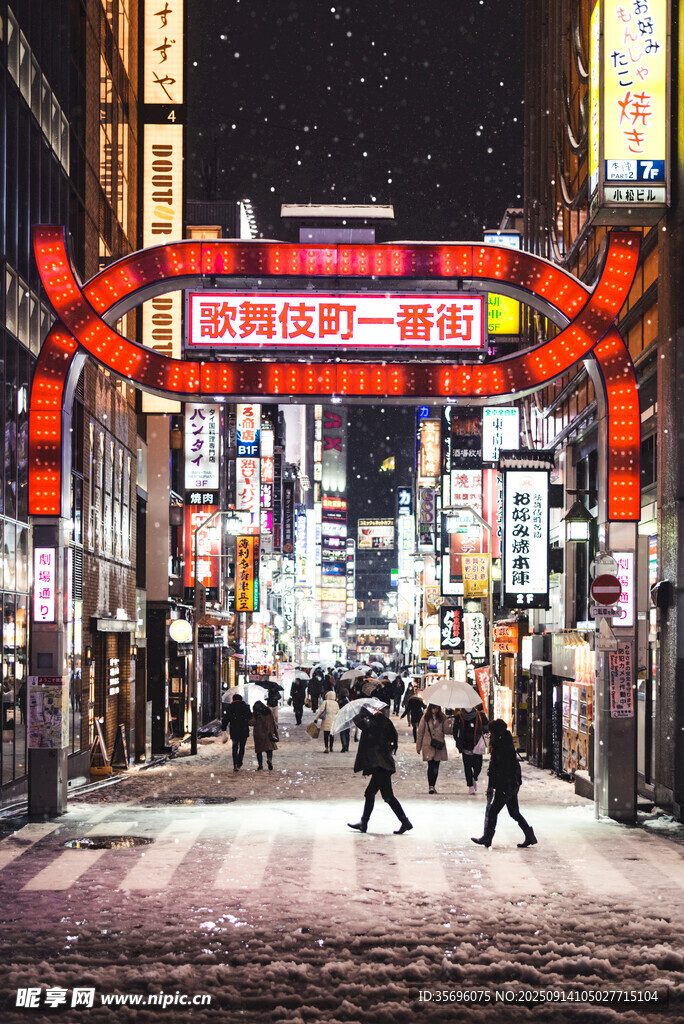 東京街頭夜景繁華景象