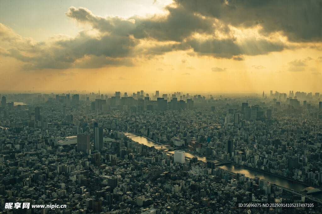 城市黃昏天際線俯瞰美景