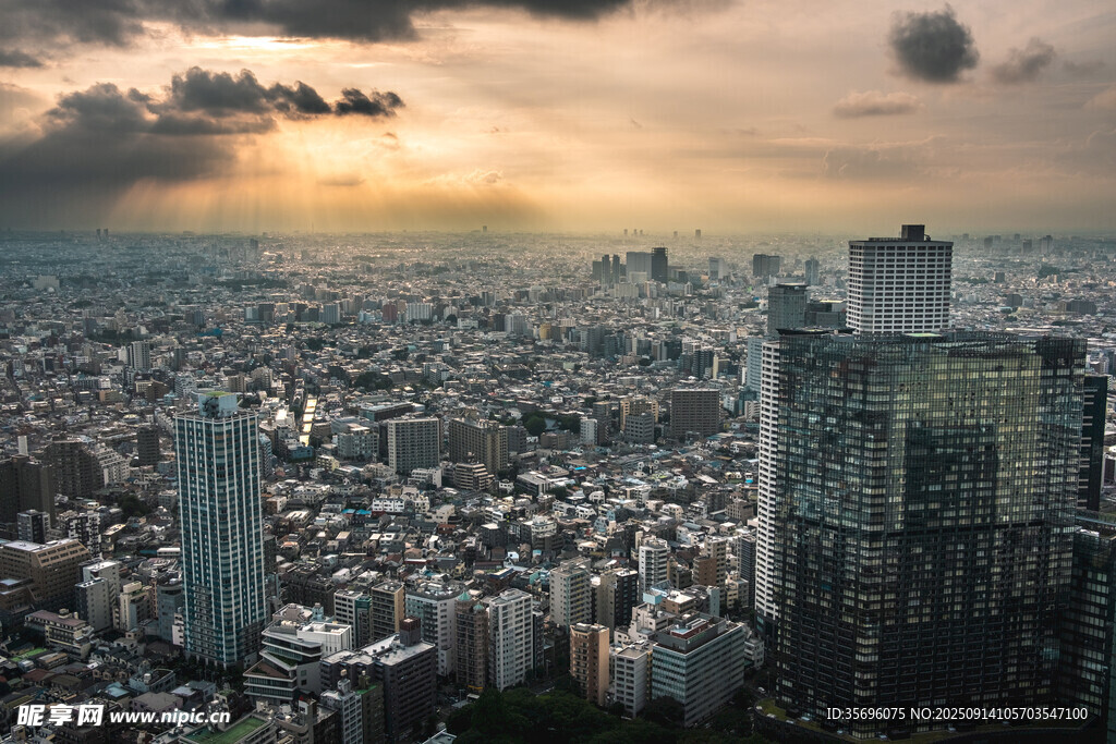 城市日落全景