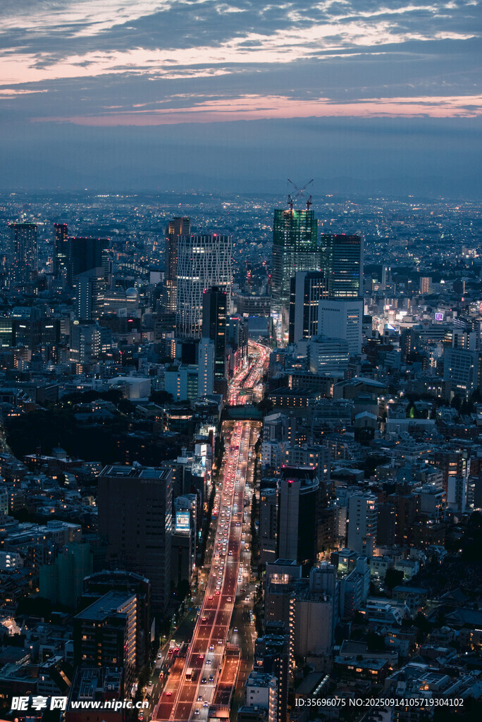 城市黃昏車流夜景俯瞰