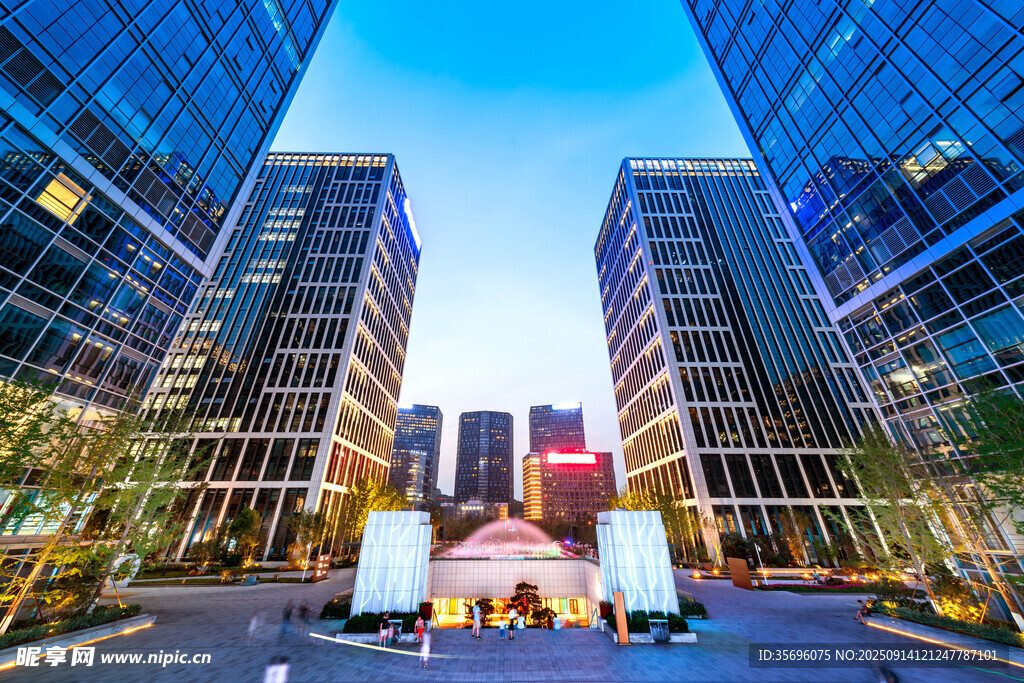 都市繁華商務(wù)建筑群景