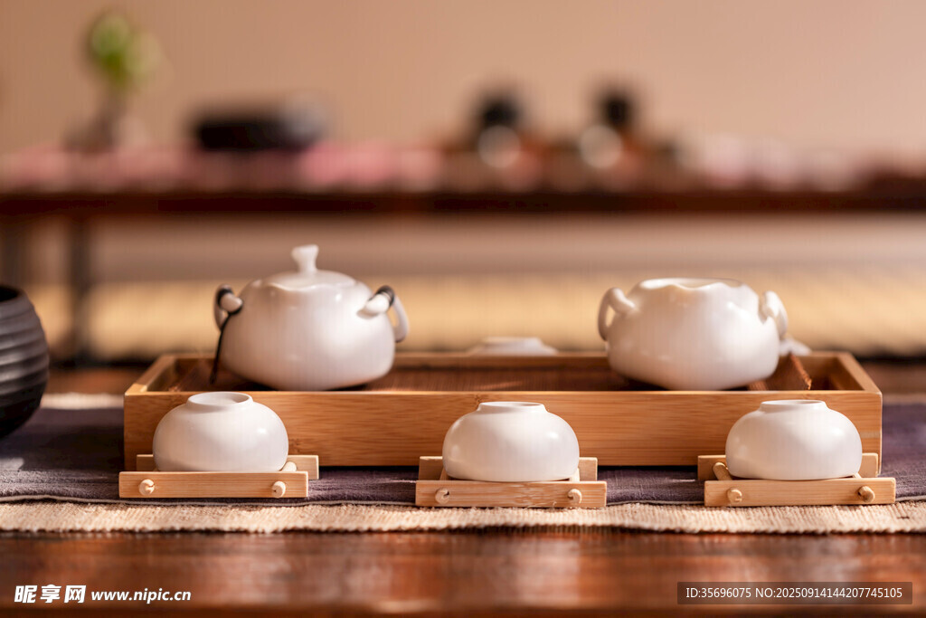 中式精美茶具組合展示