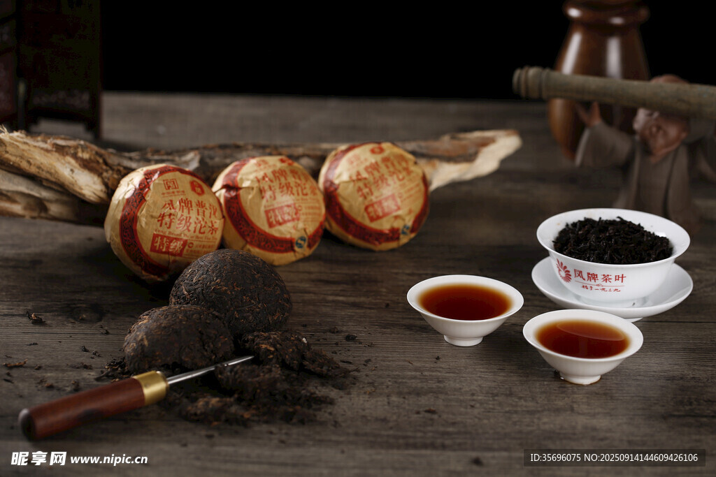 傳統(tǒng)茶具與茶品展示