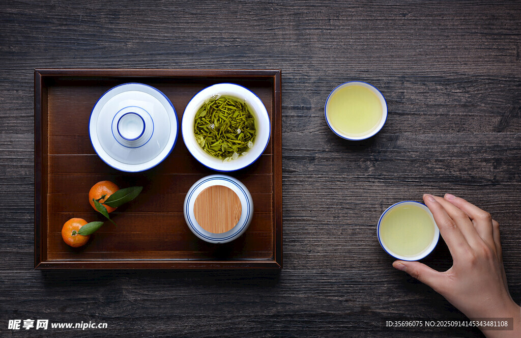 日式茶點(diǎn)與茶飲組合