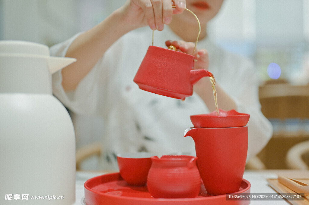 手工制作紅色陶藝茶具
