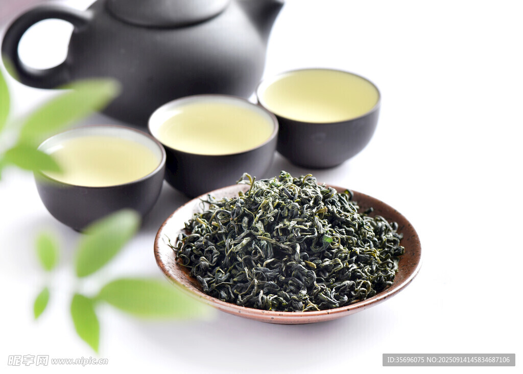 傳統(tǒng)茶具與清香綠茶