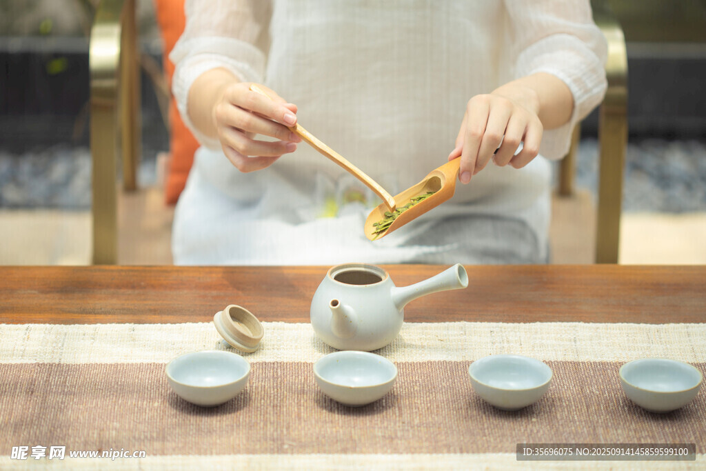 傳統(tǒng)茶藝表演瞬間
