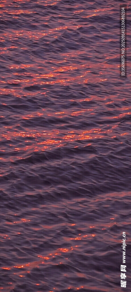海面絢爛霞光