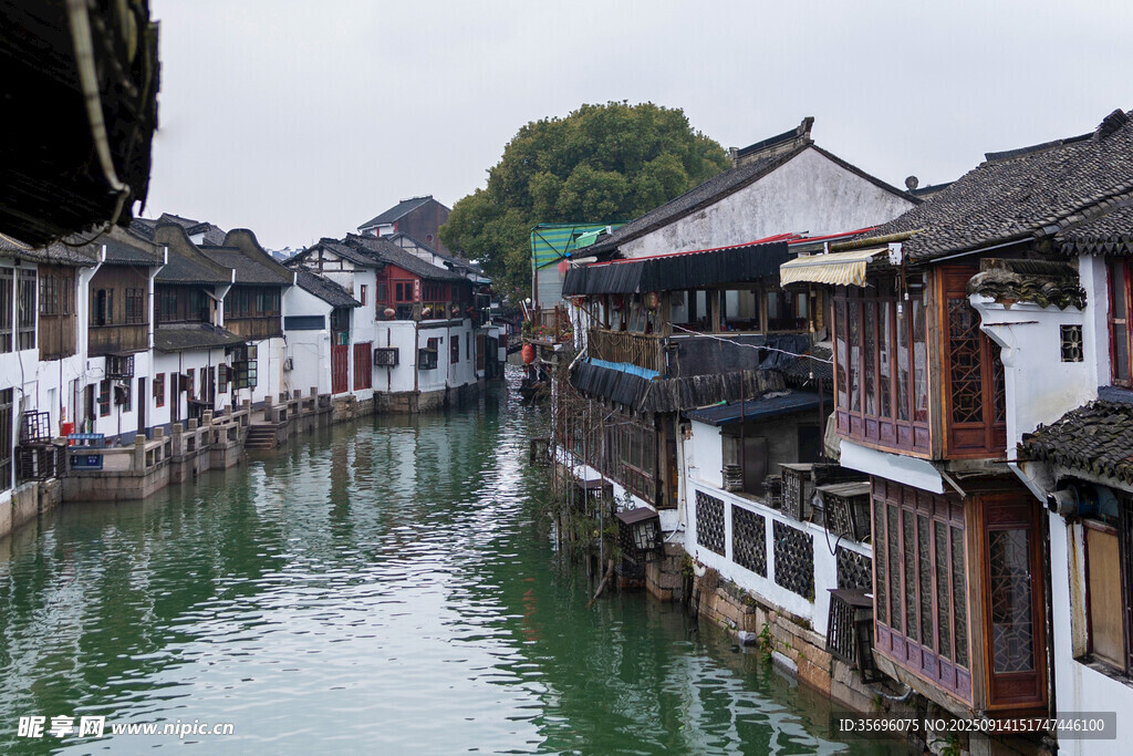 秦淮河上的江南晨景
