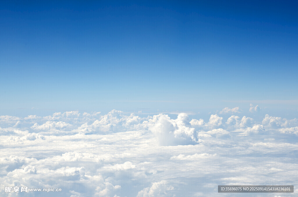 高空俯瞰云海美景