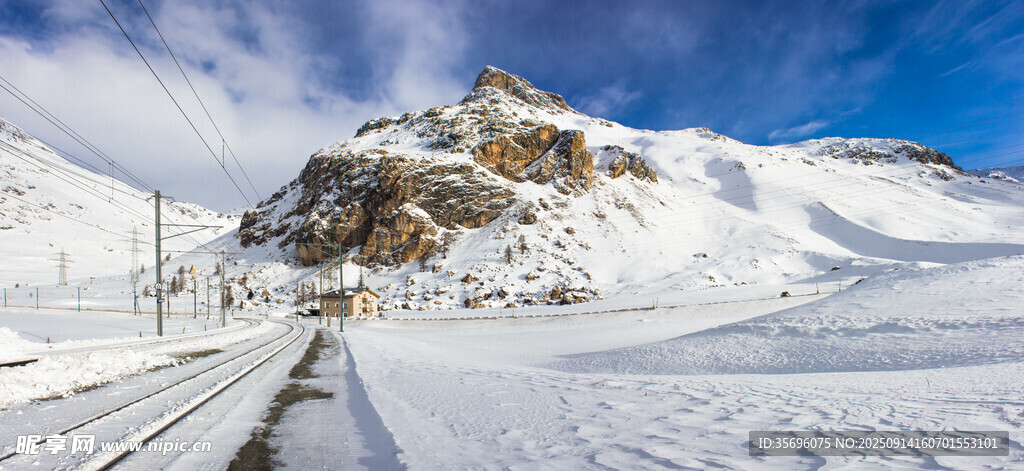 雪山鐵軌風(fēng)景