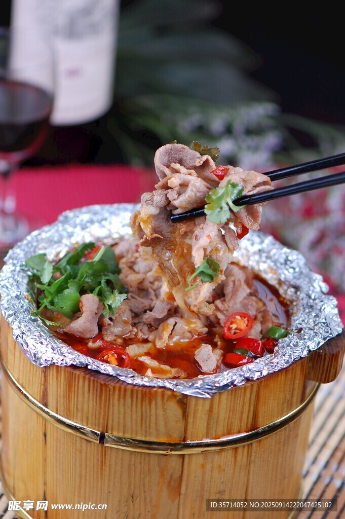 竹制蒸籠里的美味佳肴