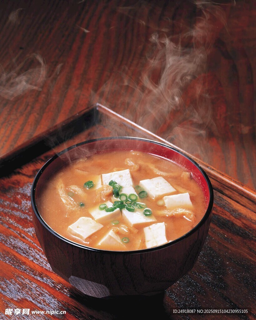 熱氣騰騰的美味豆腐湯