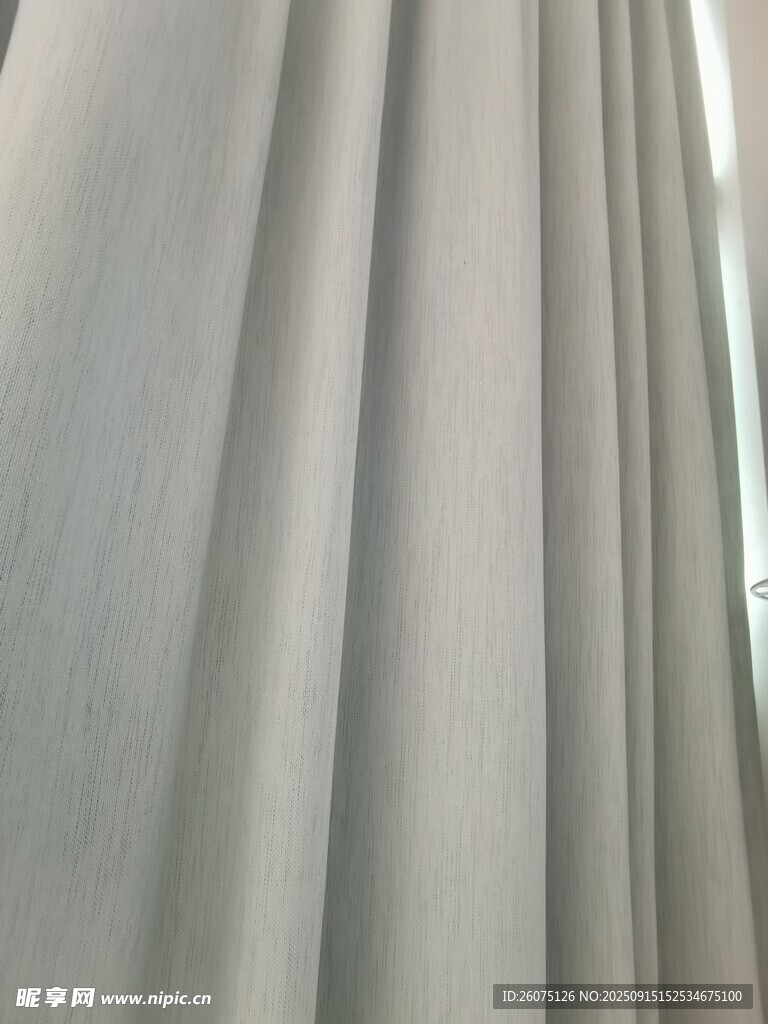 白色褶皺窗簾特寫