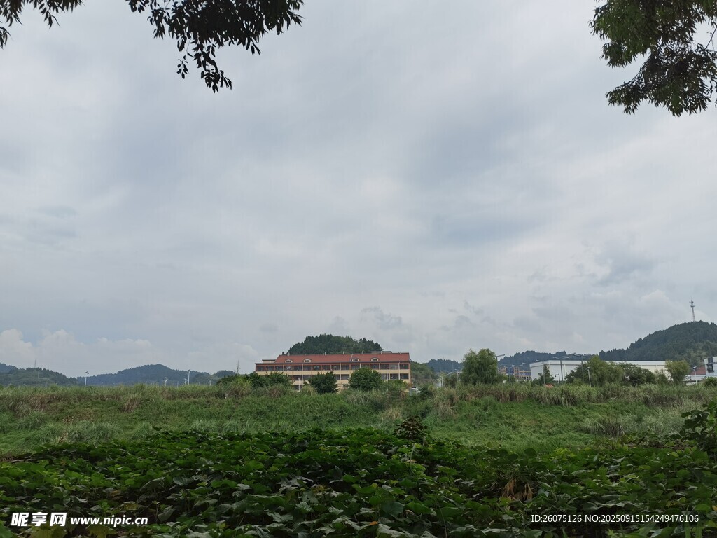 田園風(fēng)光中的別致建筑