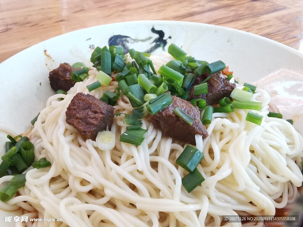 蔥花牛肉拌面