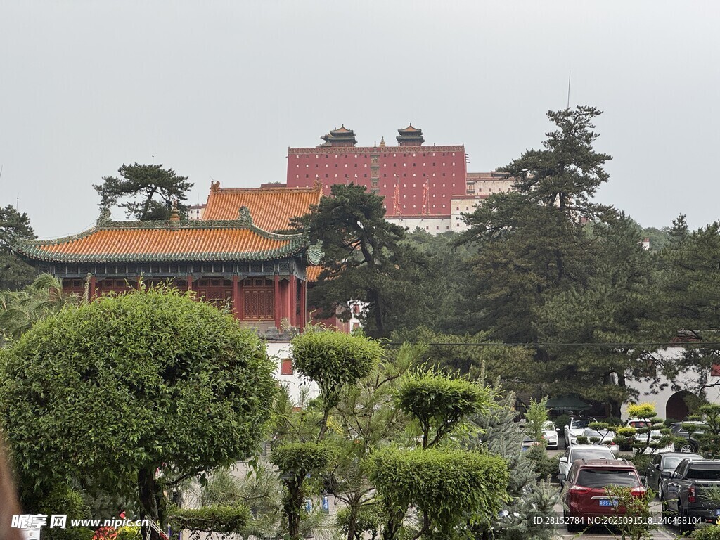 故宮遠(yuǎn)景與周邊綠植景觀