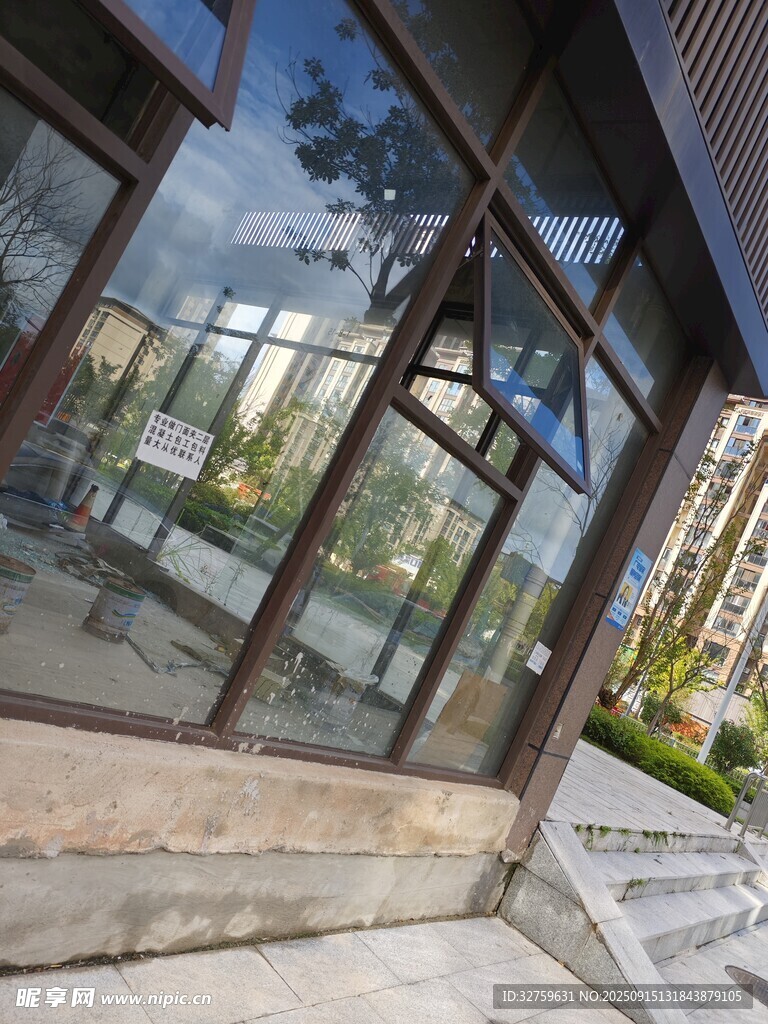 現(xiàn)代玻璃建筑外觀