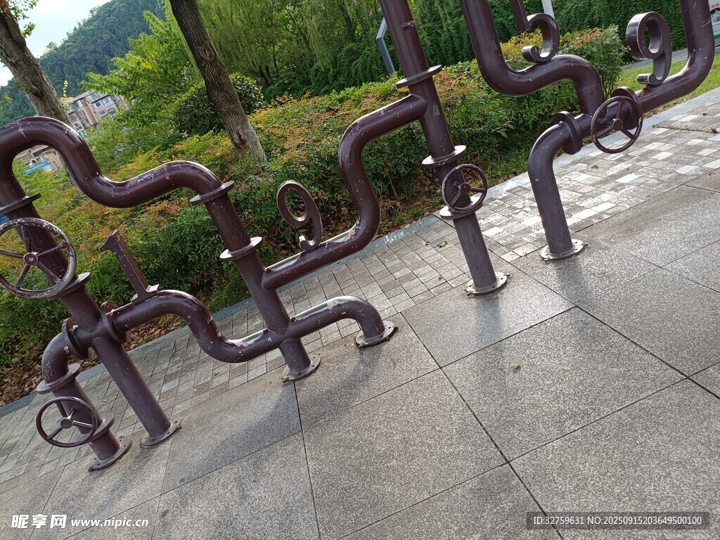 獨(dú)特鐵藝欄桿造型