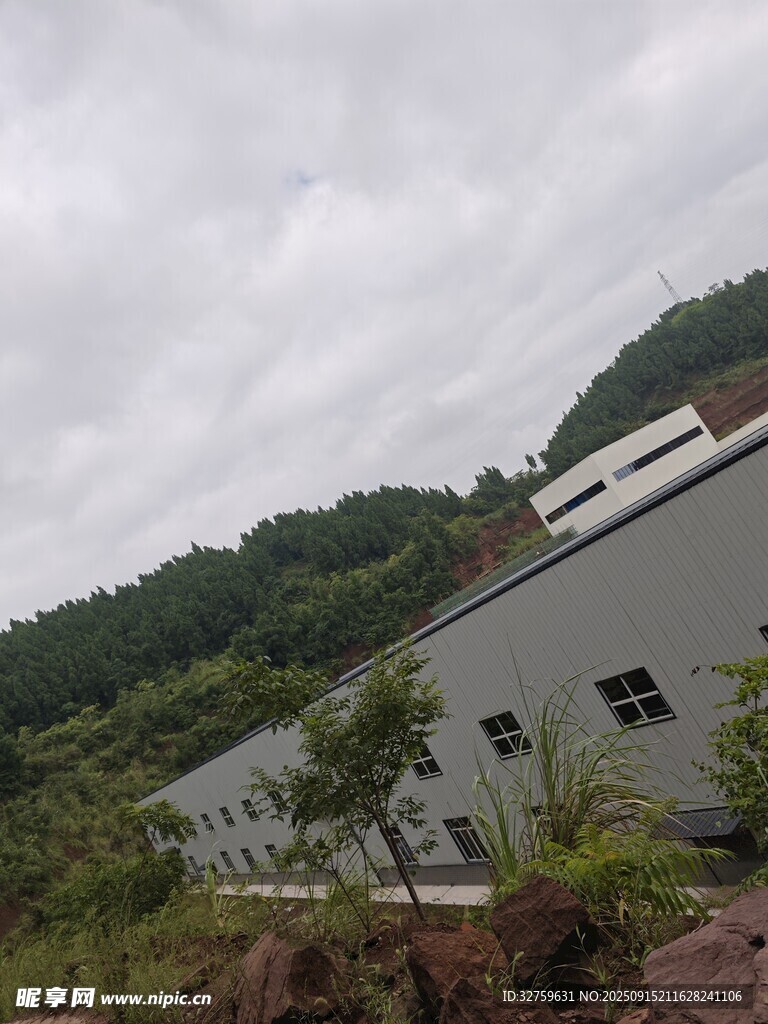山間工廠